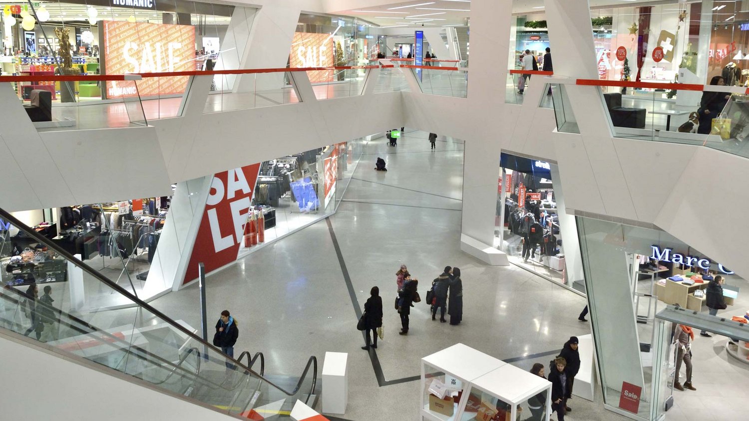 Flickr: busy airport terminal, travelers and digital screens.